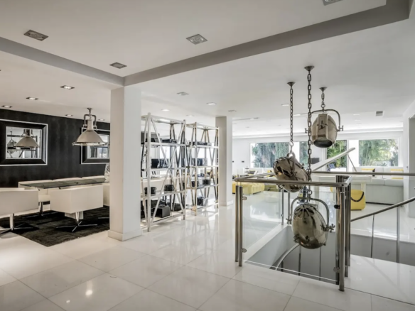 For sale 🏡 9B Modern Villa in Nueva Andalucía, Marbella 🌴