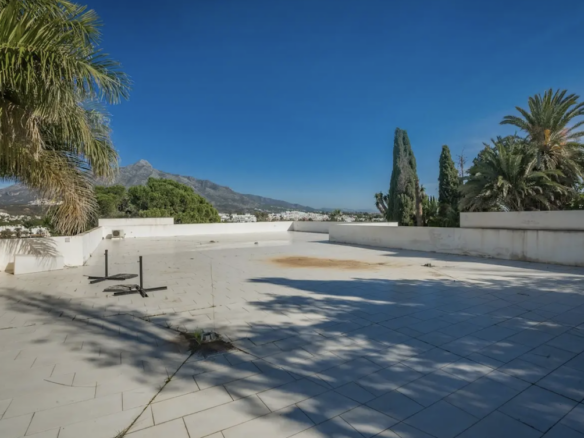 For sale 🏡 9B Modern Villa in Nueva Andalucía, Marbella 🌴
