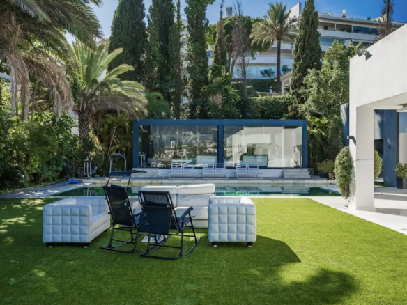 For sale 🏡 9B Modern Villa in Nueva Andalucía, Marbella 🌴