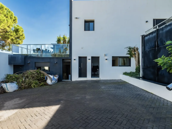 For sale 🏡 9B Modern Villa in Nueva Andalucía, Marbella 🌴
