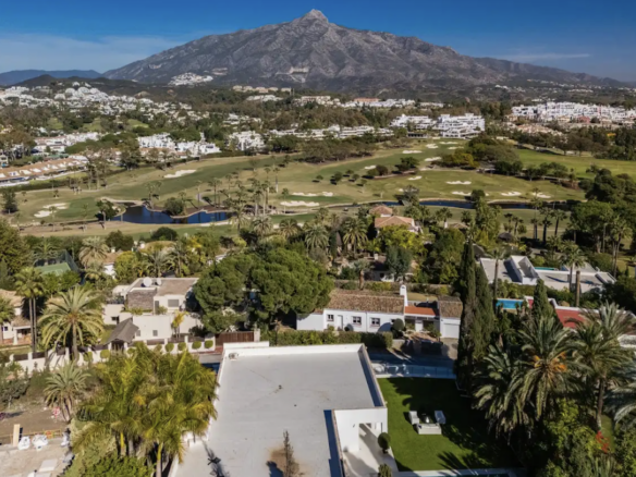 For sale 🏡 9B Modern Villa in Nueva Andalucía, Marbella 🌴