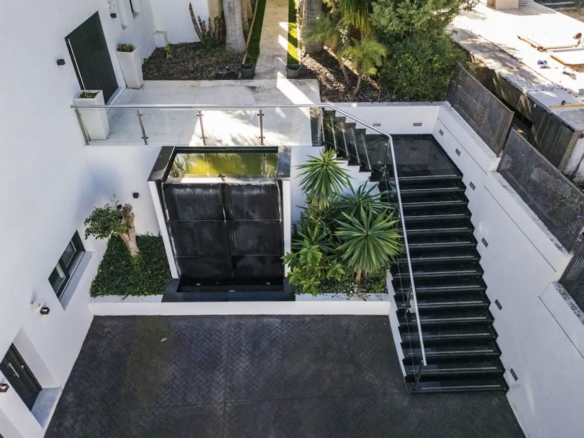 For sale 🏡 9B Modern Villa in Nueva Andalucía, Marbella 🌴