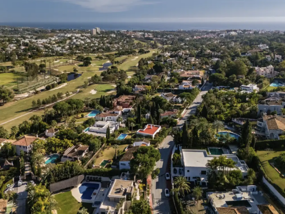 For sale 🏡 9B Modern Villa in Nueva Andalucía, Marbella 🌴