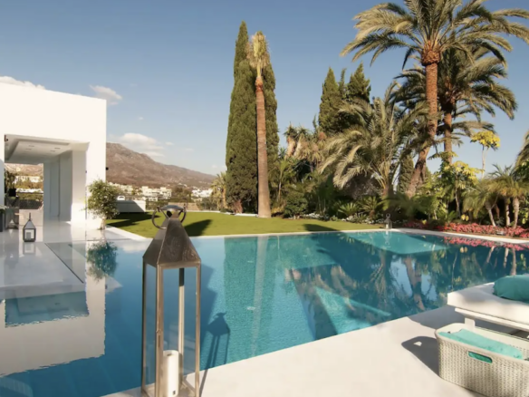 For sale 🏡 9B Modern Villa in Nueva Andalucía, Marbella 🌴