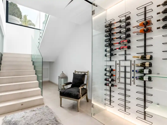 For sale 🏡 Nueva Andalucía – 5B Modern Villa – Gated – Central