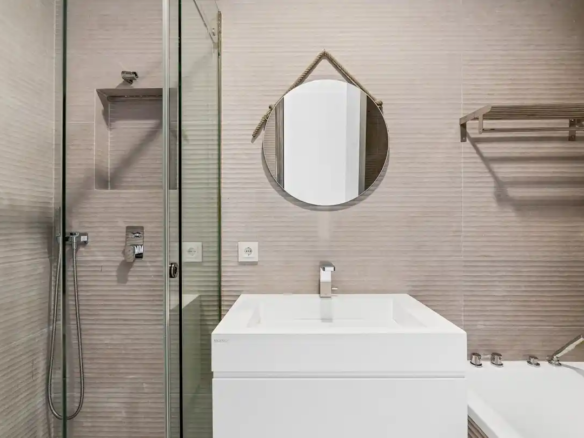 For sale 🏡 Nueva Andalucía – 5B Modern Villa – Gated – Central