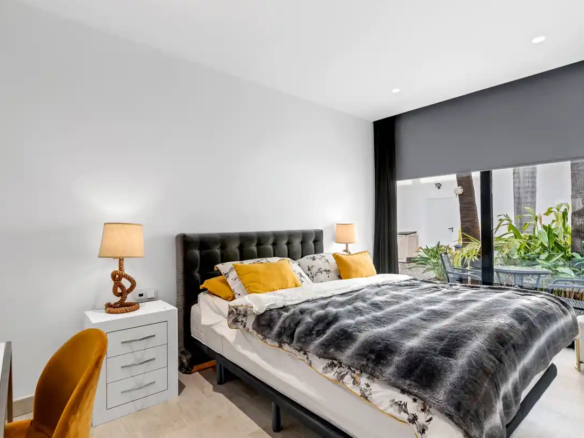 For sale 🏡 Nueva Andalucía – 5B Modern Villa – Gated – Central