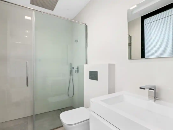 For sale 🏡 Nueva Andalucía – 5B Modern Villa – Gated – Central