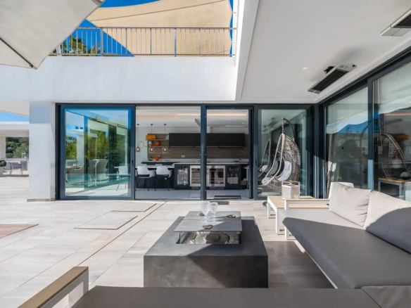 For sale 🏡 Nueva Andalucía – 5B Modern Villa – Gated – Central
