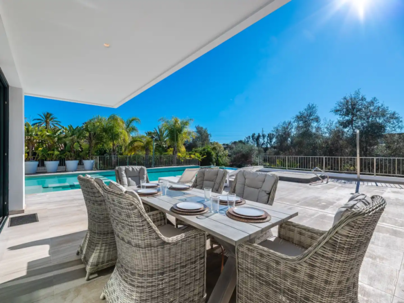 For sale 🏡 Nueva Andalucía – 5B Modern Villa – Gated – Central