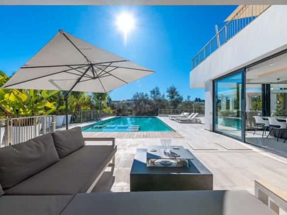 For sale 🏡 Nueva Andalucía – 5B Modern Villa – Gated – Central