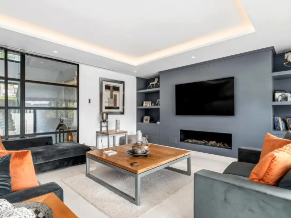 For sale 🏡 Nueva Andalucía – 5B Modern Villa – Gated – Central