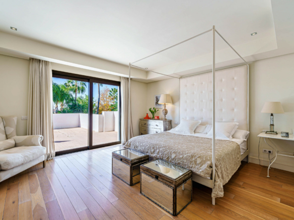 For sale 🌟 Villa Lomas de  Marbella 5B Modern villa – Gated – Tropical Garden