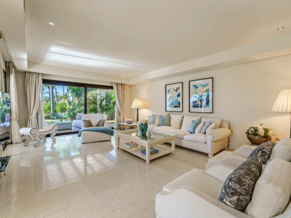 For sale 🌟 Villa Lomas de  Marbella 5B Modern villa – Gated – Tropical Garden
