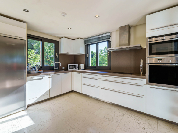 For sale 🌟 Villa Lomas de  Marbella 5B Modern villa – Gated – Tropical Garden