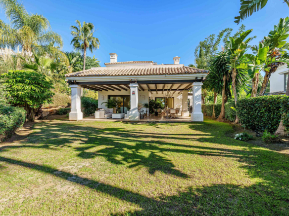 For sale 🌟 Villa Lomas de  Marbella 5B Modern villa – Gated – Tropical Garden