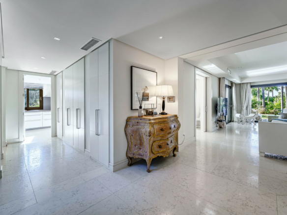 For sale 🌟 Villa Lomas de  Marbella 5B Modern villa – Gated – Tropical Garden