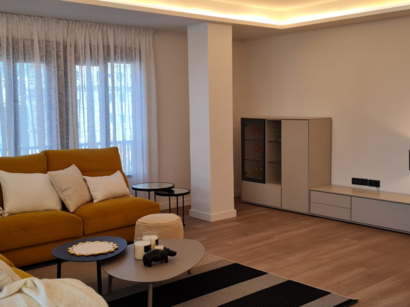 For sale – Malaga – Modern Refurbished 3B Apt in Historic Center