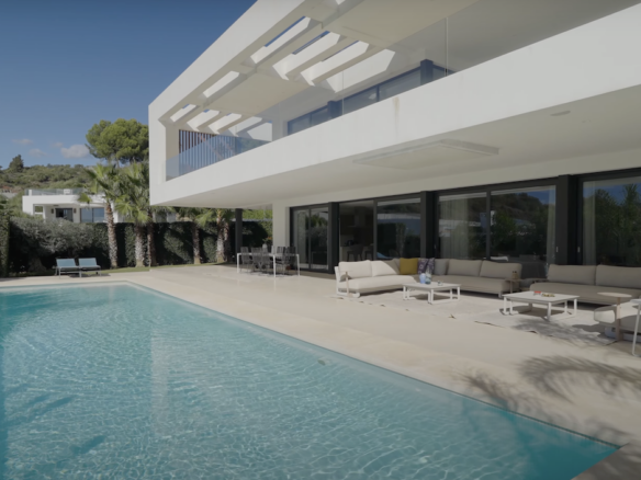 Nueva Andalucia – Modern 5B Villa – Gated – Turnkey