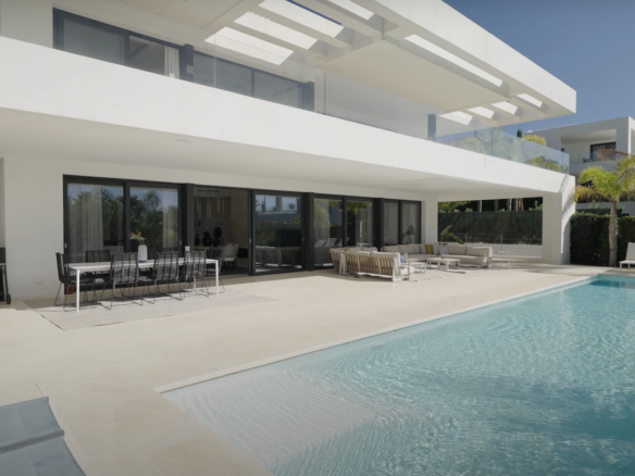 Nueva Andalucia – Modern 5B Villa – Gated – Turnkey