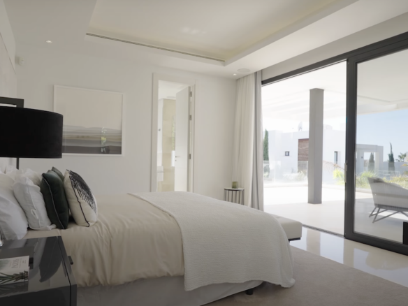 Nueva Andalucia – Modern 5B Villa – Gated – Turnkey
