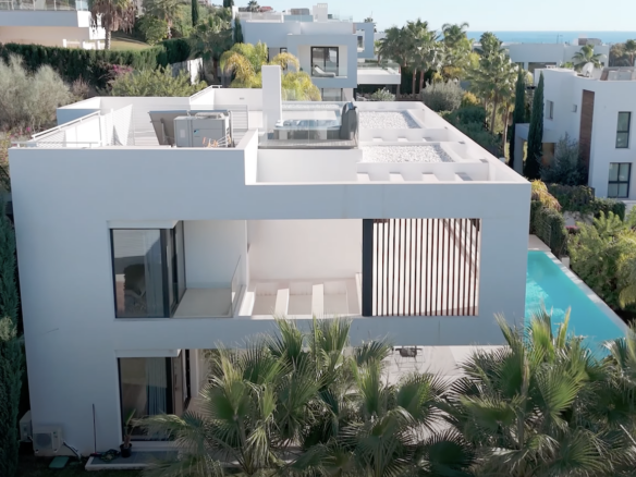 Nueva Andalucia – Modern 5B Villa – Gated – Turnkey