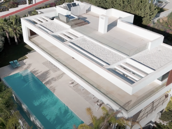 Nueva Andalucia – Modern 5B Villa – Gated – Turnkey