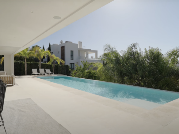 Nueva Andalucia – Modern 5B Villa – Gated – Turnkey