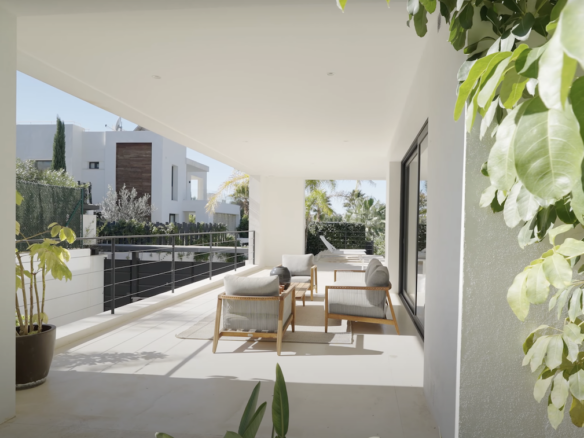 Nueva Andalucia – Modern 5B Villa – Gated – Turnkey