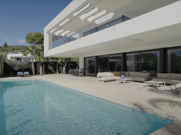 Nueva Andalucia – Modern 5B Villa – Gated – Turnkey