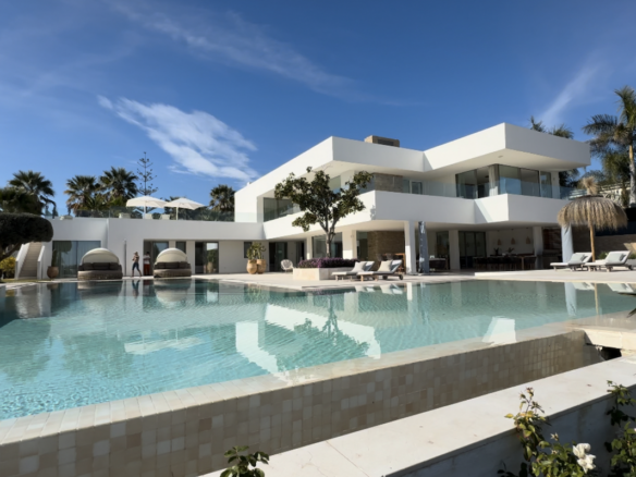 Nueva Andalucia – Modern Contemporary Home -Tennis Court -Sea Views