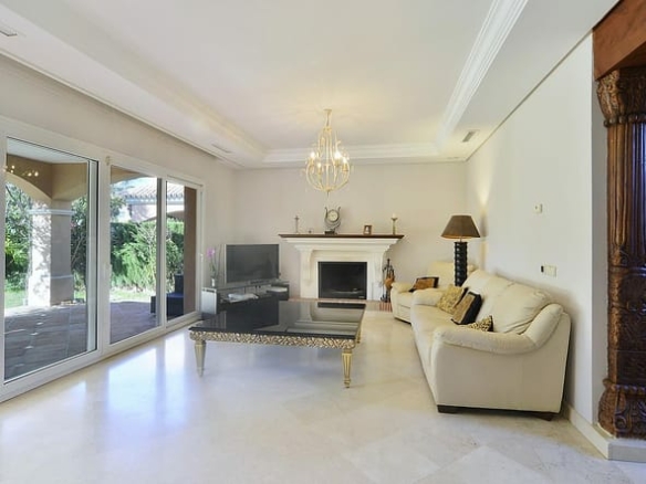 🏡 Stunning 4-Bedroom Villa in Nueva Andalucía 🌅