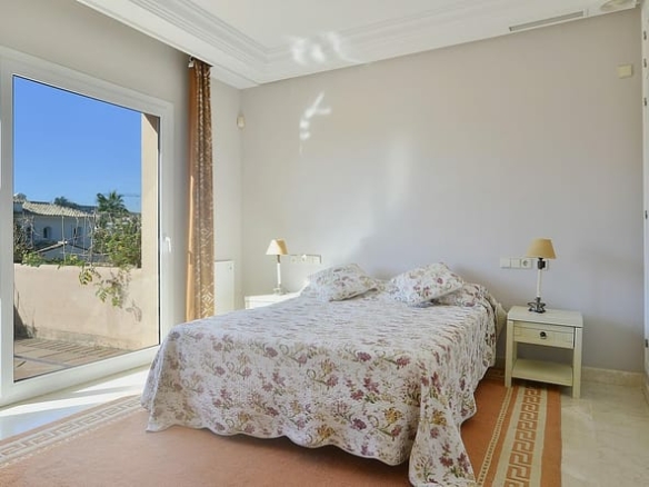 🏡 Stunning 4-Bedroom Villa in Nueva Andalucía 🌅