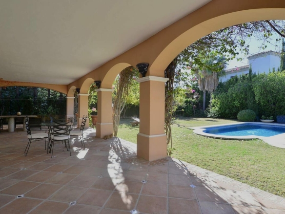 🏡 Stunning 4-Bedroom Villa in Nueva Andalucía 🌅