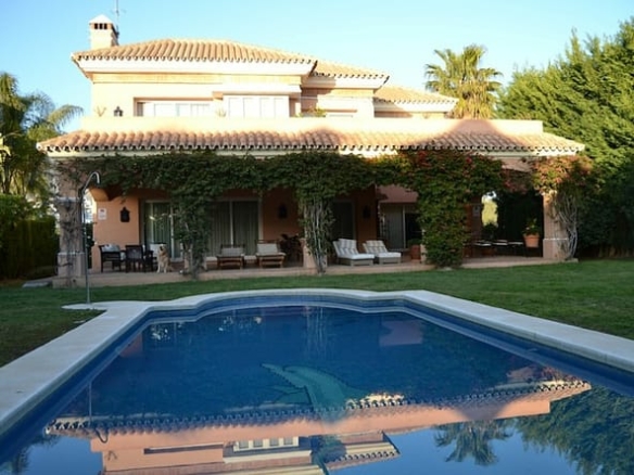 🏡 Stunning 4-Bedroom Villa in Nueva Andalucía 🌅