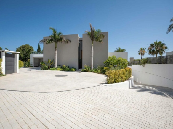 Sierra Blanca – Modern 7B Dream Villa for rent – Sea Views – Gated