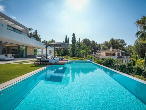 Sierra Blanca – Modern 7B Dream Villa for rent – Sea Views – Gated
