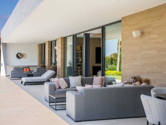 Sierra Blanca – Modern 7B Dream Villa for rent – Sea Views – Gated
