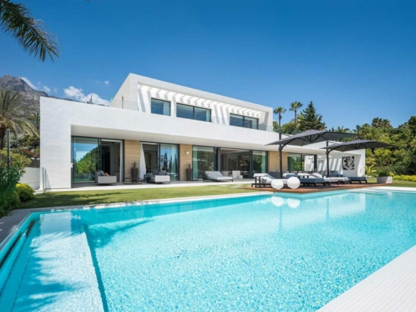 Sierra Blanca – Modern 7B Dream Villa for rent – Sea Views – Gated