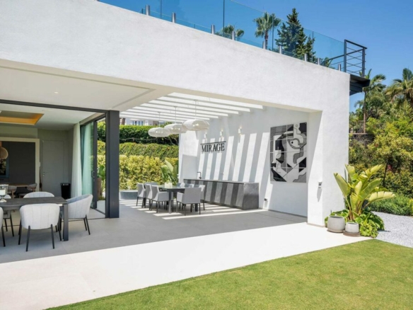 Sierra Blanca – Modern 7B Dream Villa for rent – Sea Views – Gated
