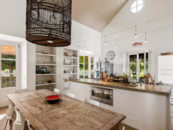 Great deal – Benahavis – Farm House Style Home
