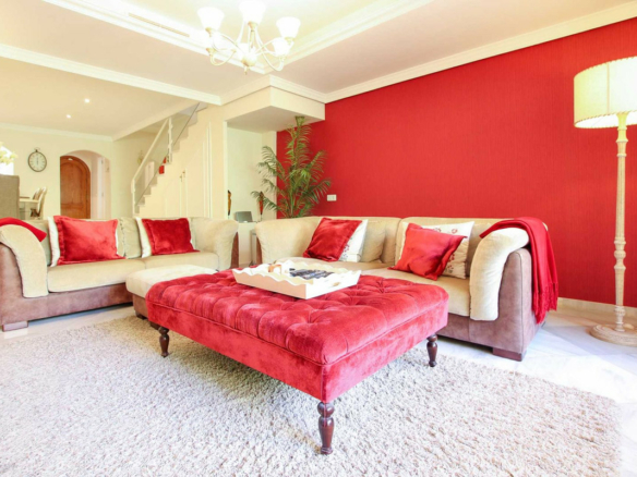 🏠 For Sale: 3-Bedroom Townhouse in Marbella Center