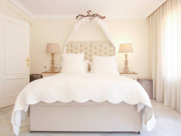 🏠 For Sale: 3-Bedroom Townhouse in Marbella Center