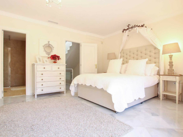 🏠 For Sale: 3-Bedroom Townhouse in Marbella Center