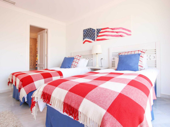 🏠 For Sale: 3-Bedroom Townhouse in Marbella Center