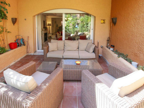 🏠 For Sale: 3-Bedroom Townhouse in Marbella Center