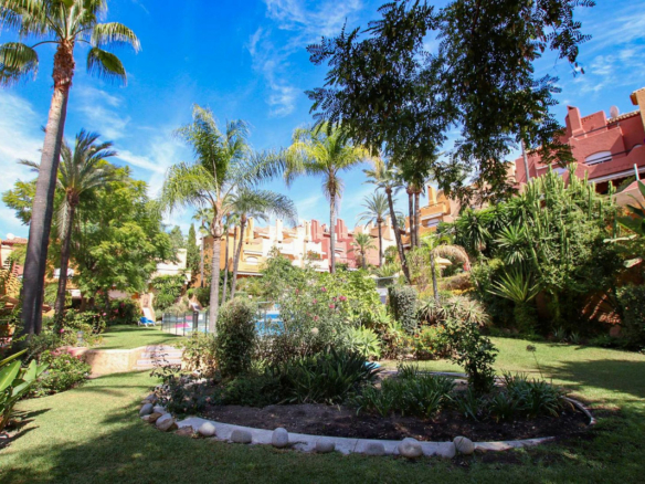 🏠 For Sale: 3-Bedroom Townhouse in Marbella Center