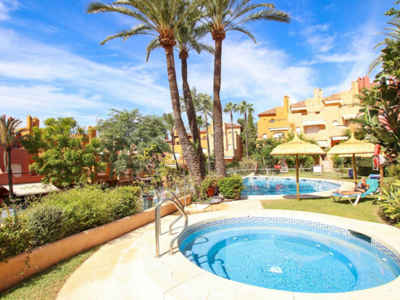 🏠 For Sale: 3-Bedroom Townhouse in Marbella Center