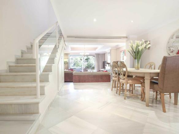 🏠 For Sale: 3-Bedroom Townhouse in Marbella Center