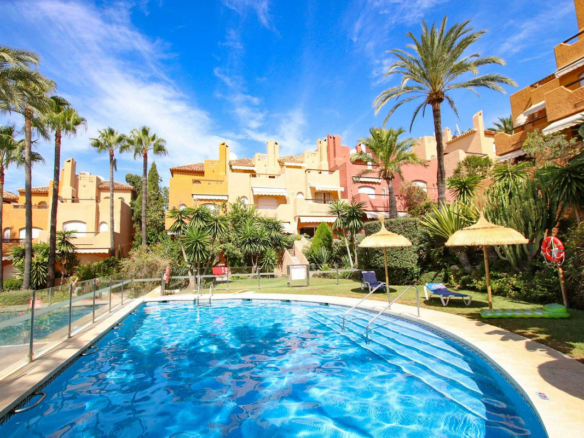 🏠 For Sale: 3-Bedroom Townhouse in Marbella Center